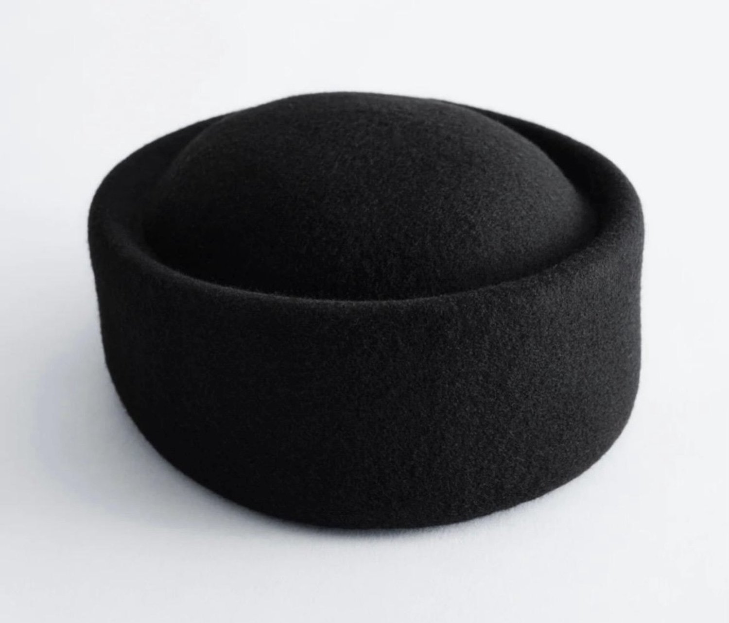 Pillbox hoed - baret - Effen pillbox muts - Winter hoed - Zwart - Pill Box Hat - hoed - effen casquette-hoed - pillenbox muts - bolhoed - twill pet - fluweel-look muts - hoed met contrast - hoedje - pillboxhoed -