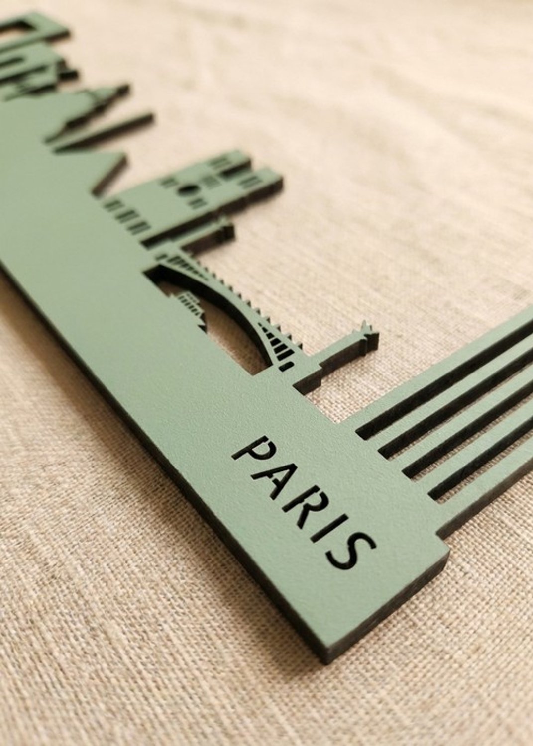 Houten Skyline Parijs | Wanddecoratie voor aan de muur | Groen MDF | 70 x 14 cm