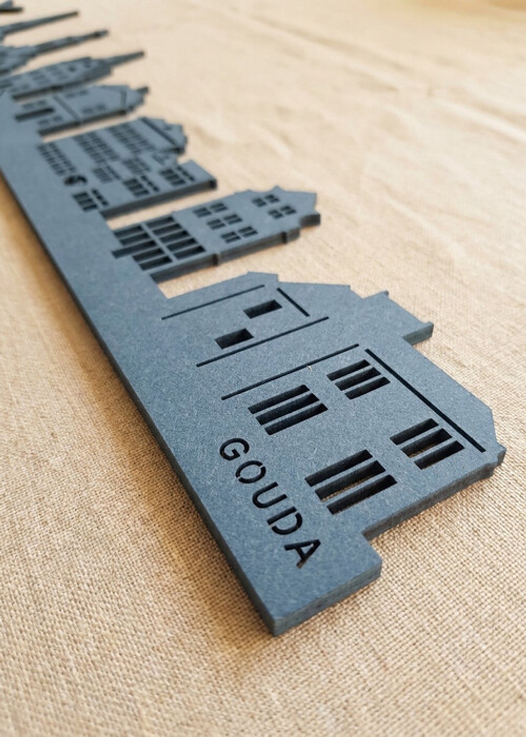 Houten Skyline Gouda | Wanddecoratie voor aan de muur | Blauw MDF | 70 x 13 cm