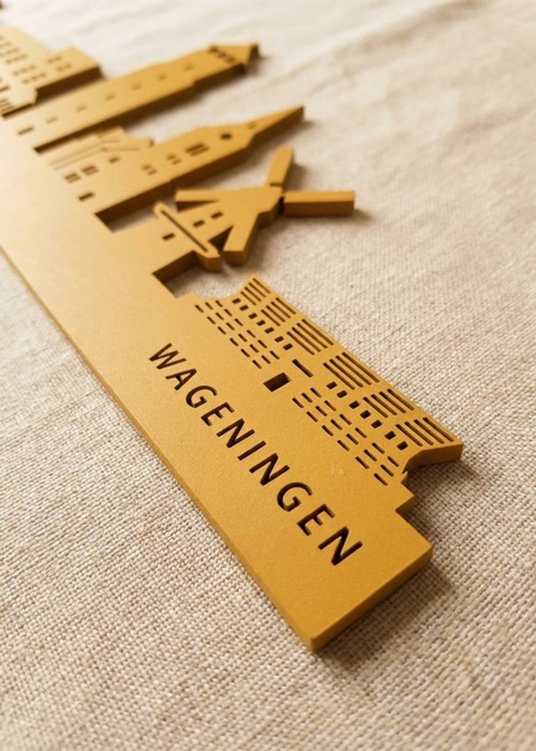 Houten Skyline Wageningen | Wanddecoratie voor aan de muur | Geel MDF | 100 x 19 cm