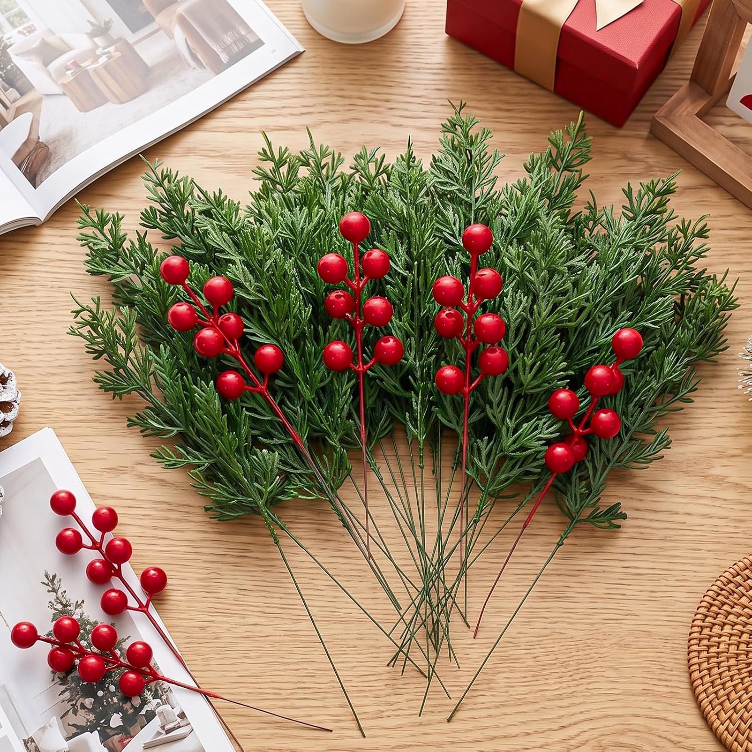 30 Stuks Kunstkersttakken met Rode Bessen - 25 cm - Buigbare Kunst Pijntakken - Voor Kerstkrans, Slinger, Vaas en Tafeldecoratie – foto 3