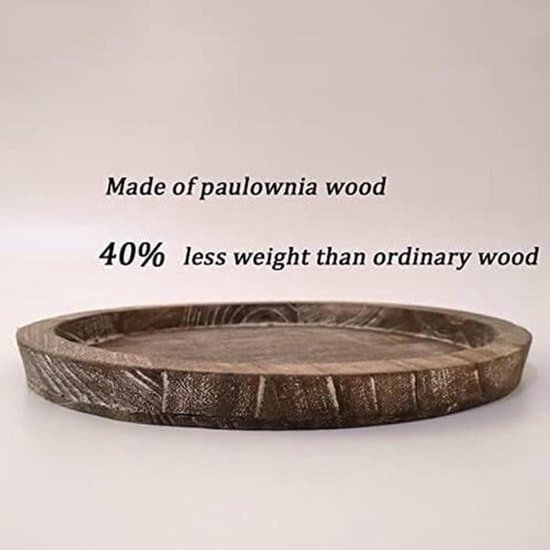 Rond dienblad van paulowniahout. Tekst: Gemaakt van paulowniahout, 40% lichter dan gewoon hout.