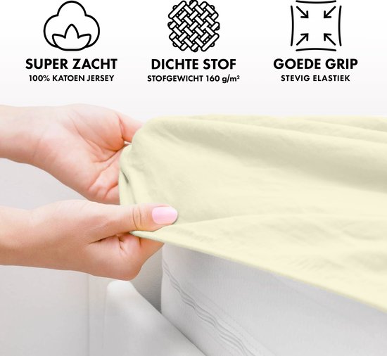 Handen trekken aan beige hoeslaken. Iconen: super zacht jersey katoen, dichte stof 160g/m2 en stevig elastiek.