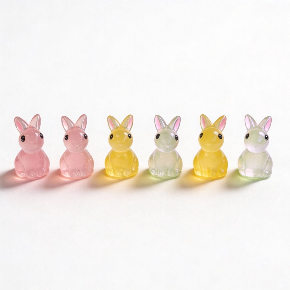 Lichtkonijntjes - Decoratieve mini konijnen - Pasen - Glow in the dark - 6 stuks - ↑ 2 cm
