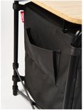 Zwarte opvouwbare kampeerkast met houten bovenblad, zwart metalen frame en Happy Rhino label.