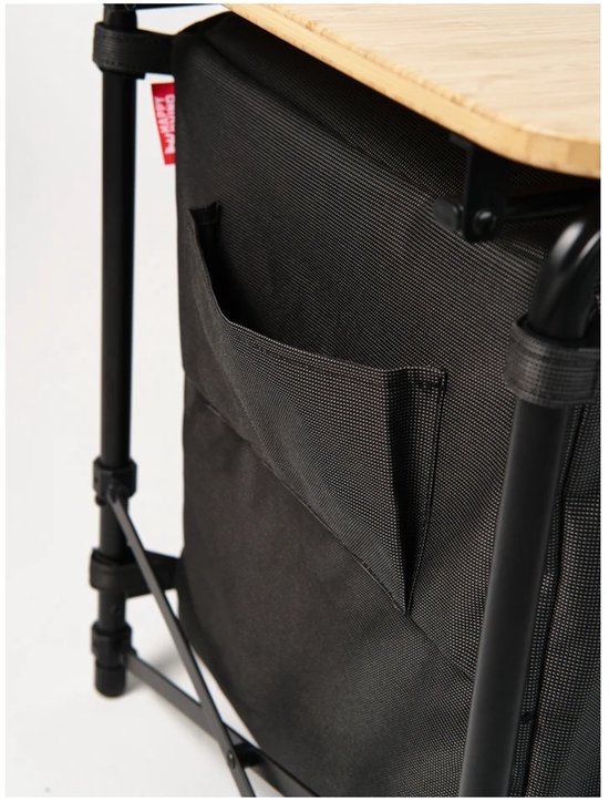 Zwarte opvouwbare kampeerkast met houten bovenblad, zwart metalen frame en Happy Rhino label.