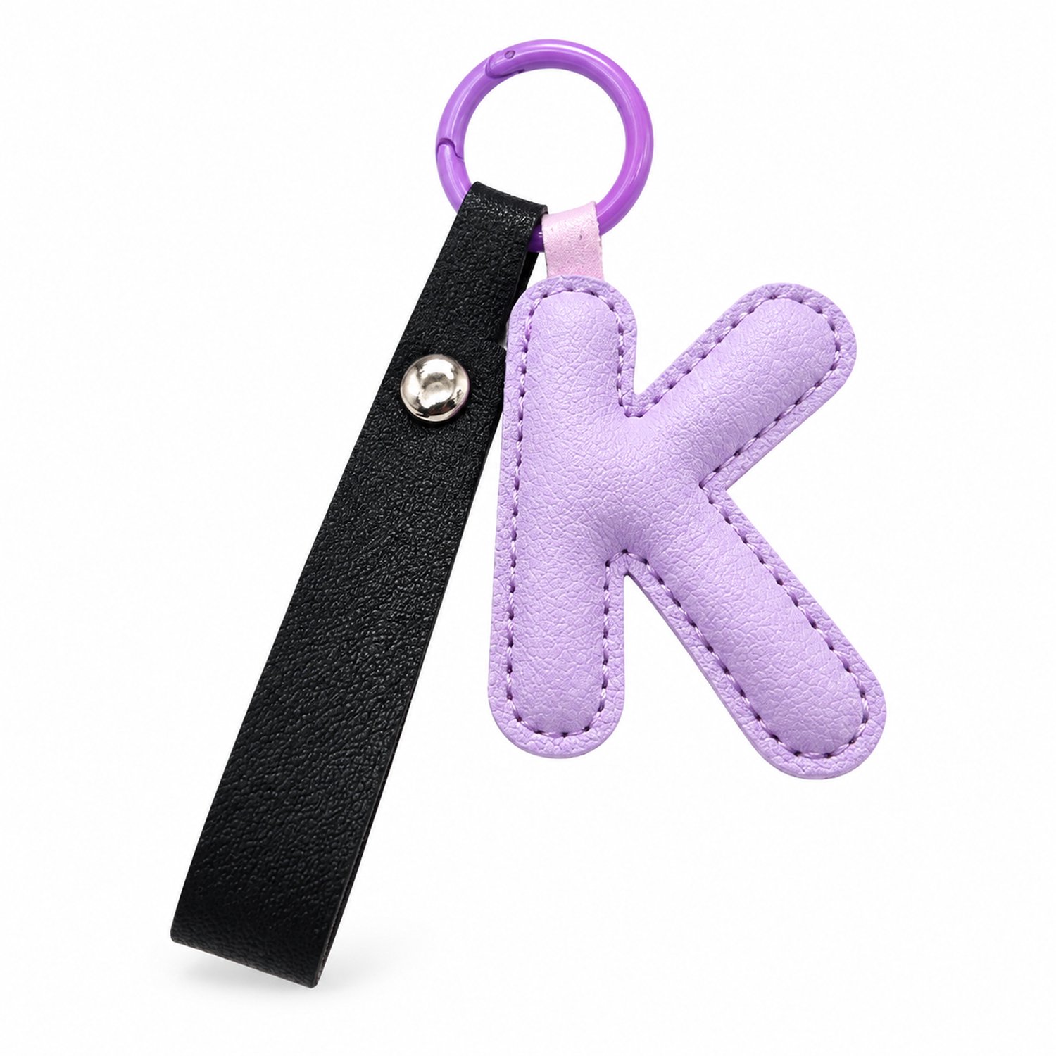 Sleutelhanger met leren letter K, lichtpaars, met paarse ring en zwarte lus, individueel verpakt