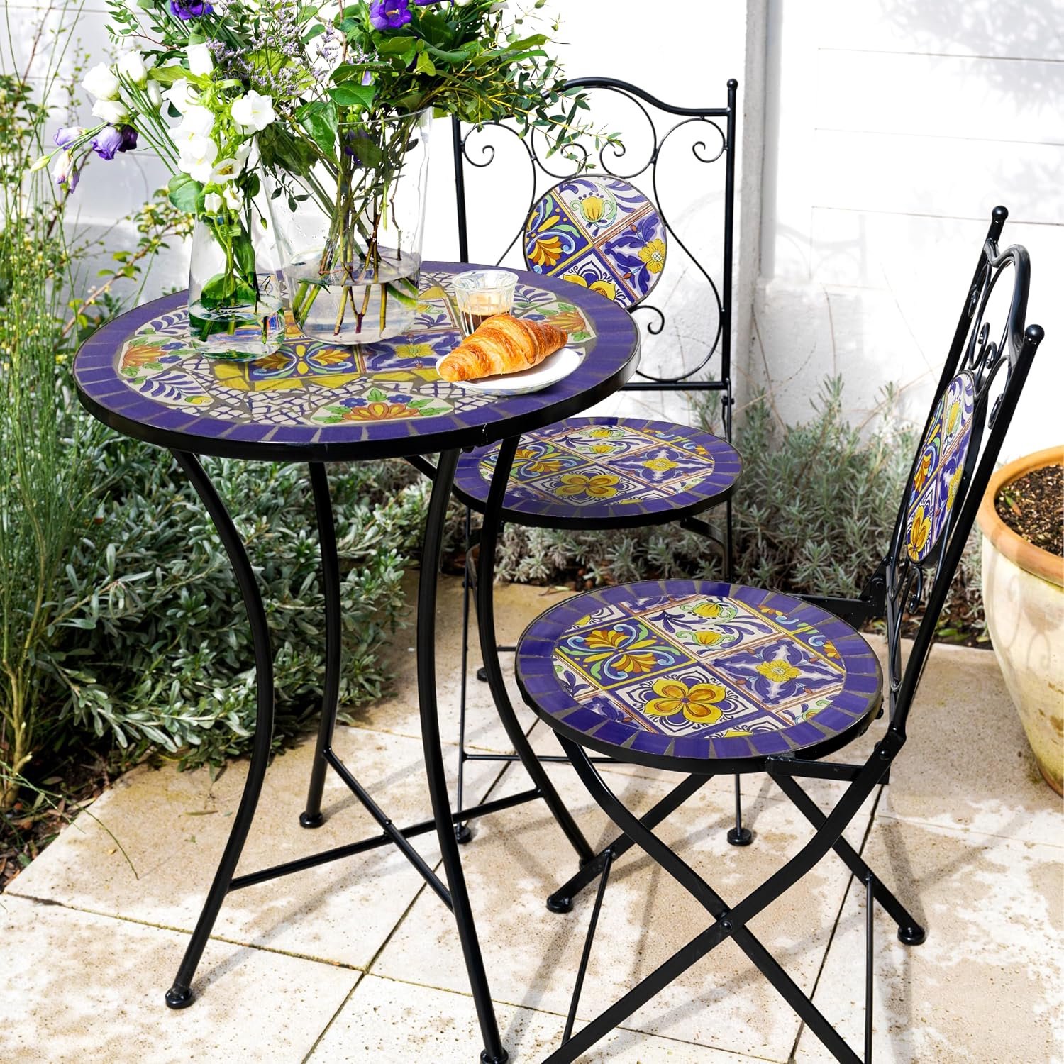 Amélie Mediterrane Mozaïek Bistroset 3-delig Blauw Geel met Ronde Tafel en 2 Inklapbare Metalen Stoelen 60 x 60 x 75 cm