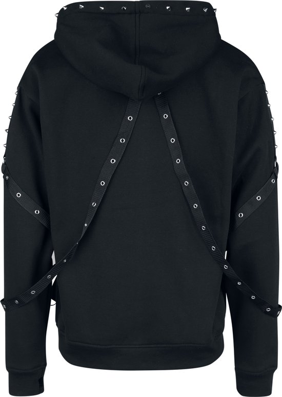 Zwarte hoodie met capuchon, versierd met zilveren studs en lange banden met zilveren oogjes aan de achterkant.