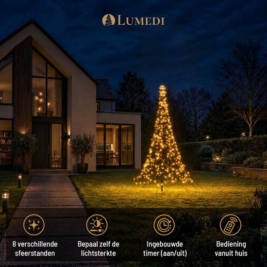 Verlichte Lumedi kerstboom in tuin met iconen voor 8 sfeerstanden, instelbare lichtsterkte, timer en afstandsbediening.