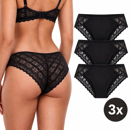 Model draagt zwarte kanten slip; set van drie stuks met geometrisch kantpatroon en kanten rand.