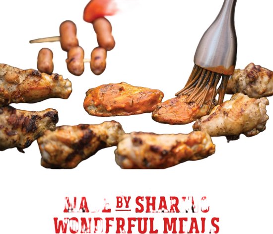 Kipvleugels met saus en worstjes op een grill, met tekst 'MADE BY SHARKY'S WONDERFUL MEALS'.