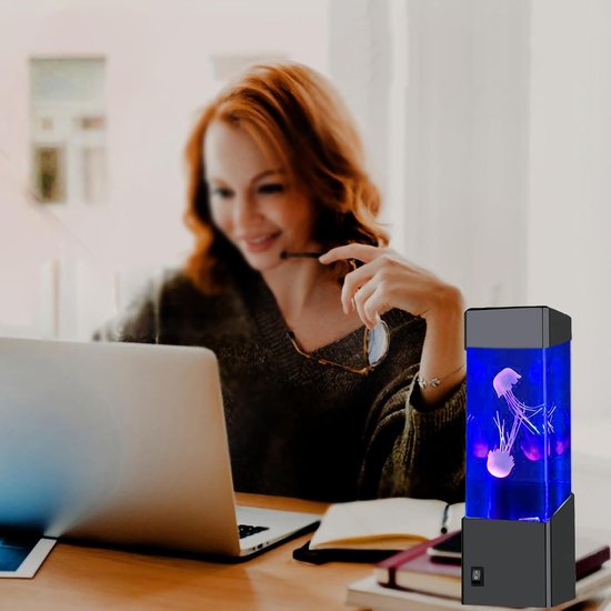 Kleurveranderende LED Kwallenlamp – Realistische Siliconen Kwallen En Betoverend Aquariumeffect – USB Of 3 AA-Batterijen – Rustgevende Sfeerverlichting – 70 x 70 x 230 mm – Cadeau Voor Kinderen En Volwassenen — afbeelding 4