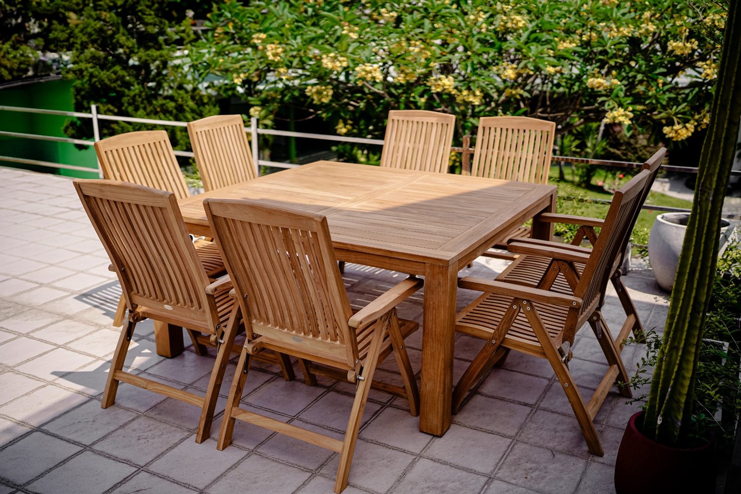 Teakea - Tuintafel teak vierkant 160 x 160 x 75 cm - 6 tot 8 personen
