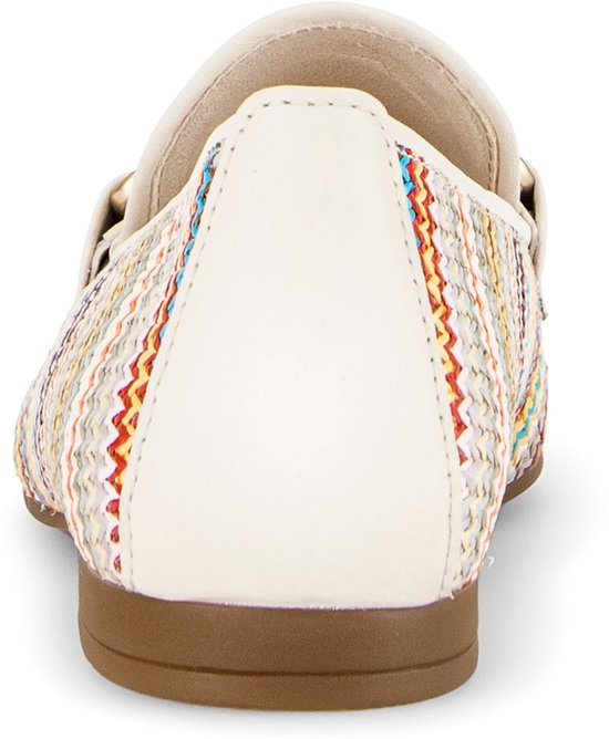 Achterkant van multicolor, zigzag gebreide Gabor instappers met beige hiel.