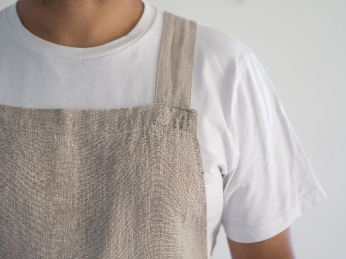 Linnen Label - Duurzaam 100% Europees gewassen linnen (keuken)schort - Kruisrug - Twee zakken - Naturel