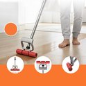 Een persoon rolt met een drukrol over een houten vloer, met illustraties van het product.
