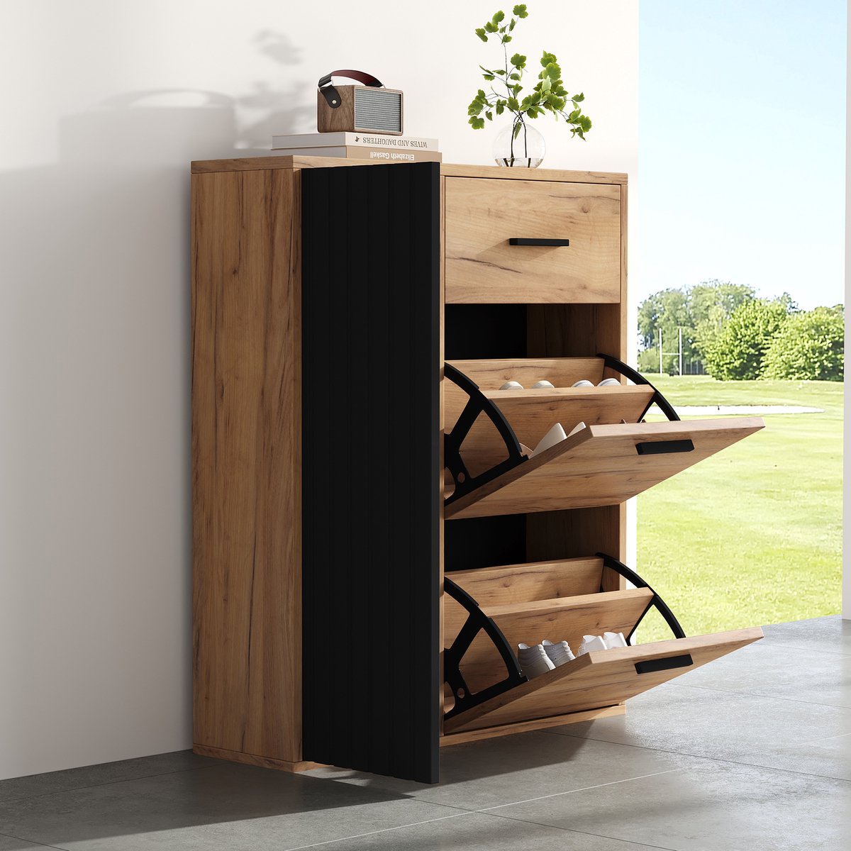REDOM - Schoenenkast - Met lade en verstelbare planken - 2 kantelvakken en kastdeur - Tijdloos design - Hal - Spaanplaat - Zwart en naturel - 80 x 24 x 95,5 cm