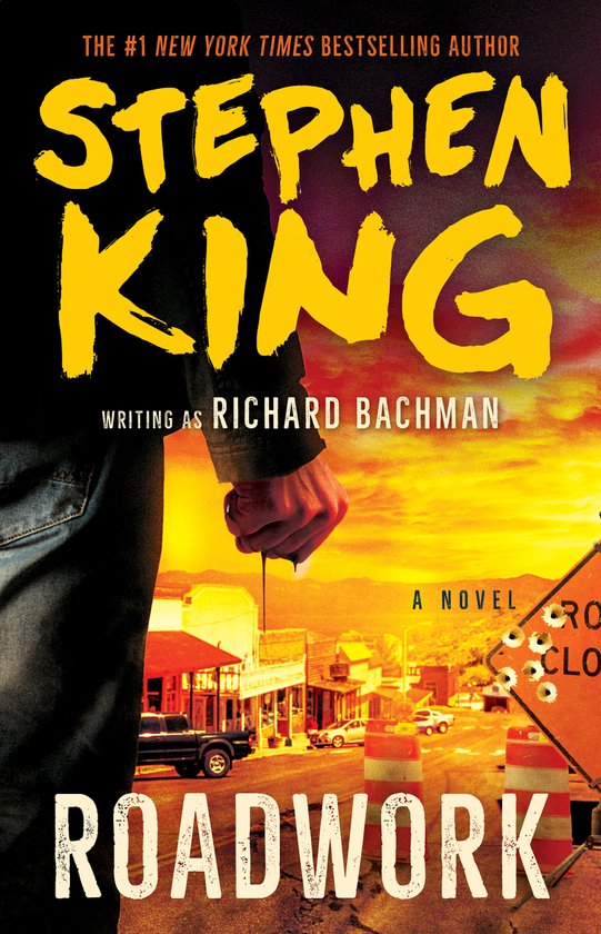 Couverture du livre 'Roadwork' de Stephen King, écrit sous le nom de Richard Bachman. Un homme en jean tenant un petit couteau. Cônes de signalisation et panneau routier.