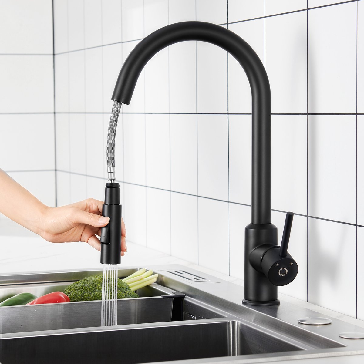 CECIPA Max Zwarte Keukenkraan met Uittrekbare Uitloop - 304 RVS - Handdouche - 360° Draaibaar - Flexibele Slang