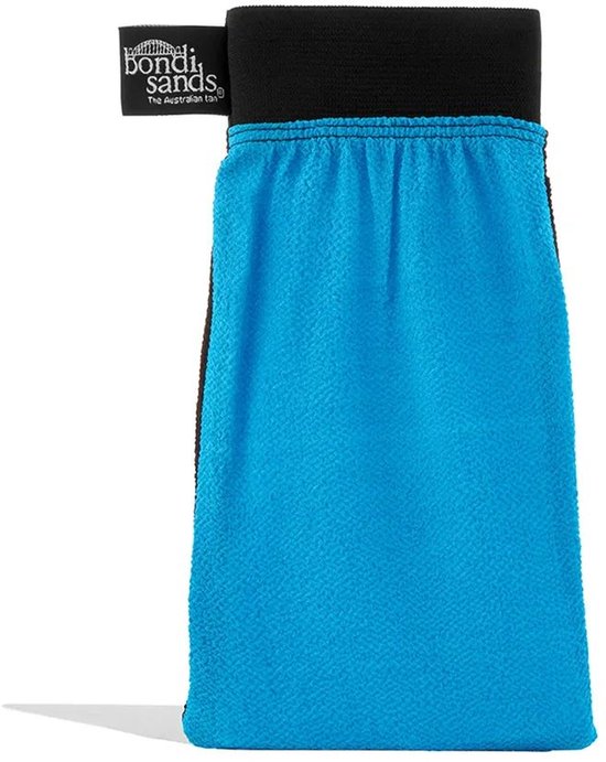 Heldere blauwe exfoliatiehandschoen met een zwarte band aan de bovenkant en een bondi sands label.
