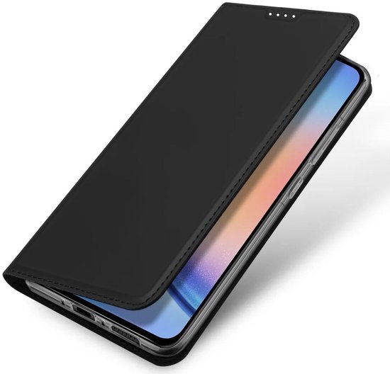 Étui de téléphone noir style portefeuille, téléphone inséré avec écran allumé, rabat partiellement ouvert.