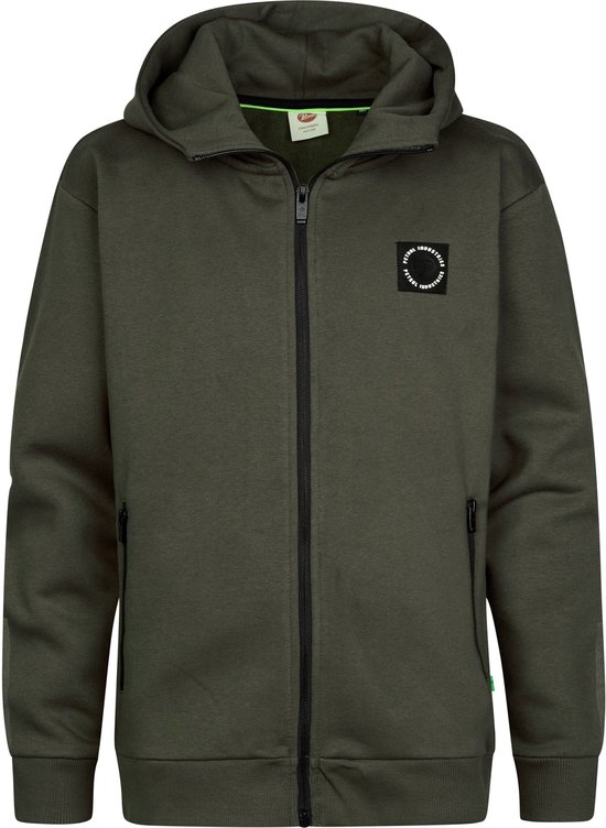 Donkergroene hoodie met capuchon, ritssluiting en een zwart logo op de borst.