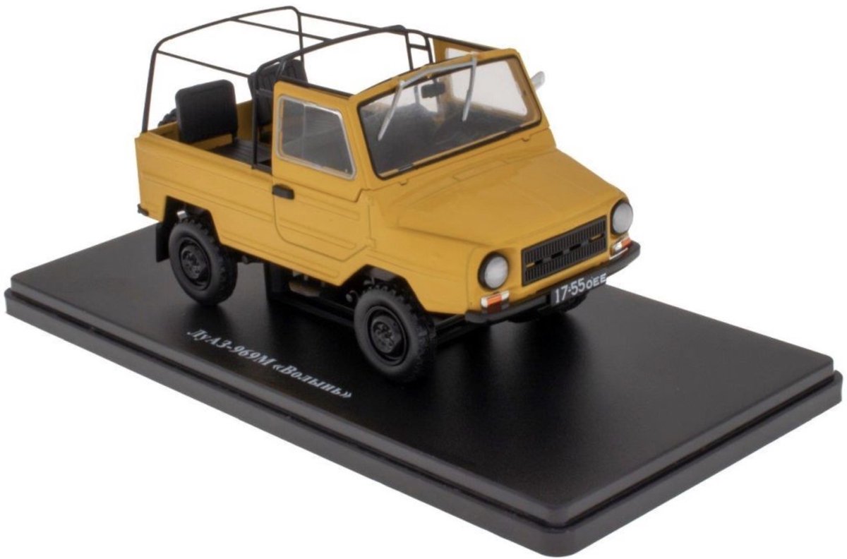 Modelauto Luaz 969M Volyn open yellow - Schaal 1:24