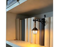 Namajunas - Boekensteun metaal - Bibliotheeklantaarn - Decoratieve boekenplankverlichting - Boekenkast leeslampjes voor boekenwurmen - Boekenlegger - Antieke LED-boekenhoeklamp - Uniek cadeau voor boekenliefhebbers