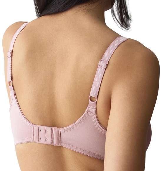 Zijaanzicht van de rug van een model met een lila minimizer bh. De bh heeft een haaksluiting en versierde bandjes.
