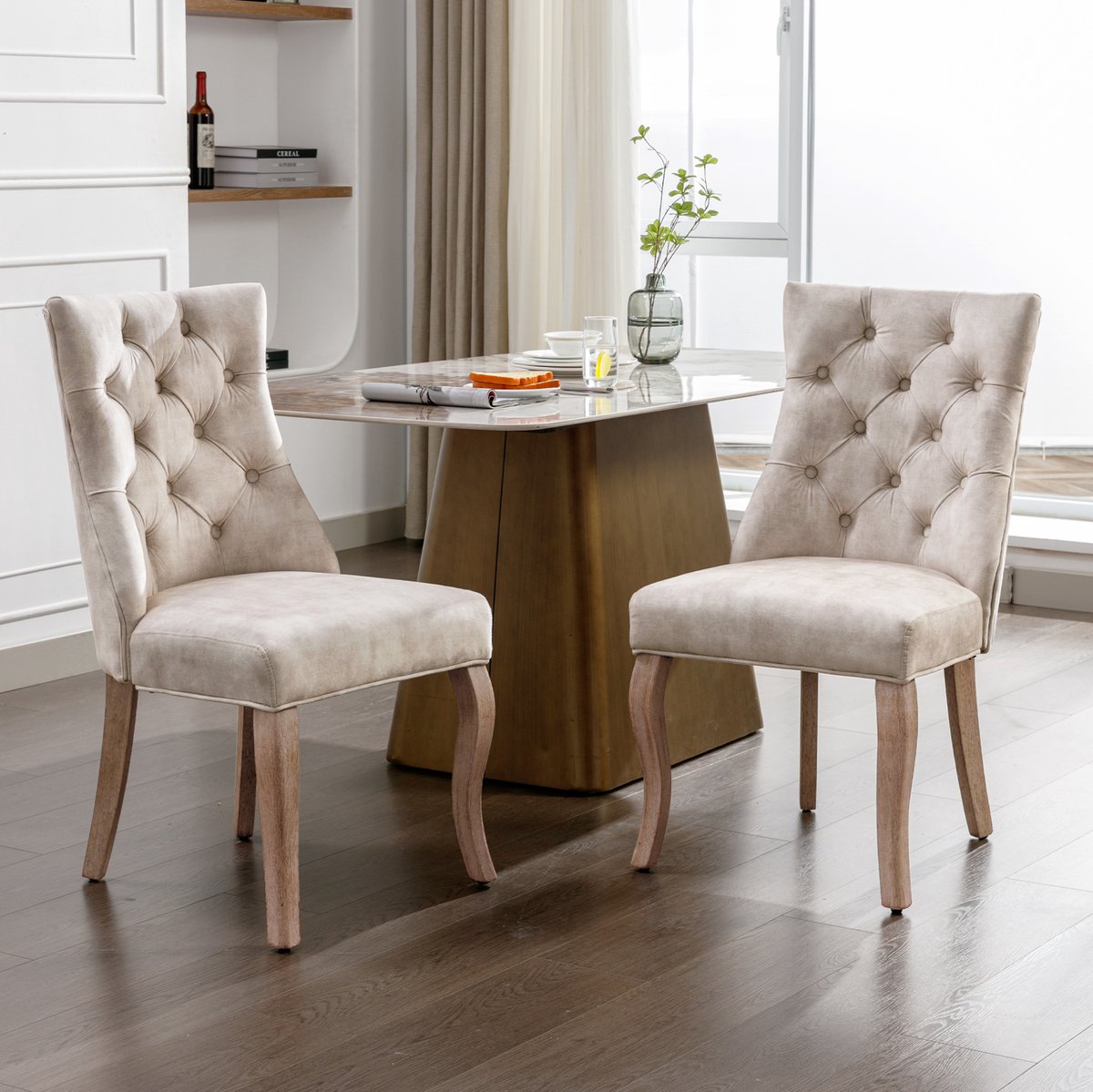 HAUSS SPOLE Eetkamerstoel - Set Van 2 - Hoge Rugleuning Met Knopen - Comfortabele Velvet Zitting - Houten Poten - Lichtbeige