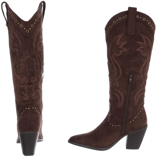 Achter- en zijaanzicht van bruine suède westernlaarzen met sierstiksels en studs, met blokhak en rits.