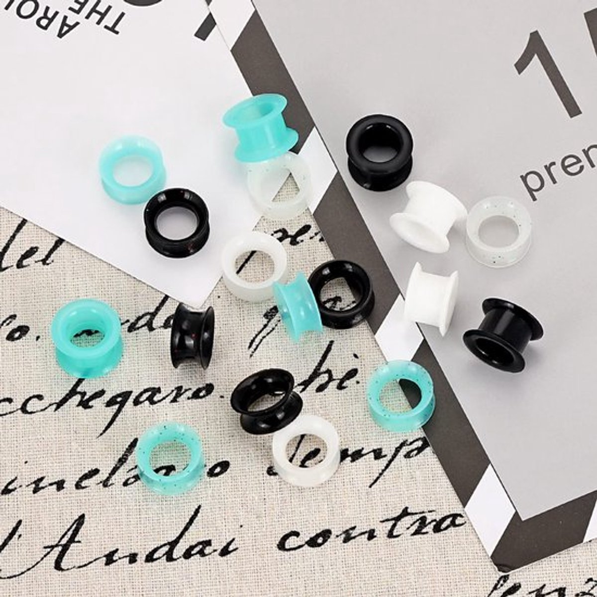 Oortunnels Set van 18 Stuks - Zwart/Turquoise/Wit - Siliconen - Lichtgewicht - Huidvriendelijk - Geschikt voor Gevoelige Oren - Oorbellen