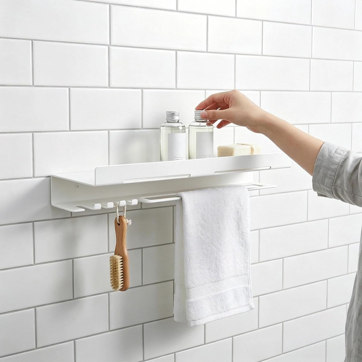 Badkamer Wandplank 40 cm - Witte Badkamer Organizer - Met Haken en Handdoekhouder - Ruimtebesparend voor Douche - ShopVlot