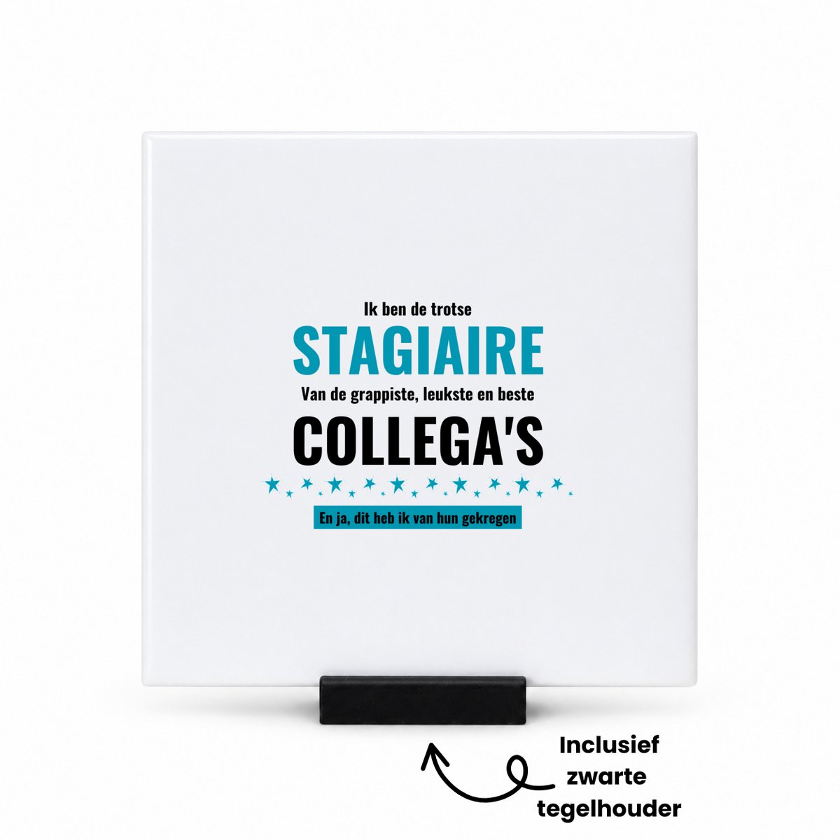 Hacebo ik ben de trotste stagiaire van de grappigste, leukste en beste collega's, en ja dit heb ik van hun gekregen tegeltje met tegelhouder - de trotste stagiaire - tegeltjes met tekst - collega's - werknemers - spreuktegels - 10.8x10.8 CM Wit