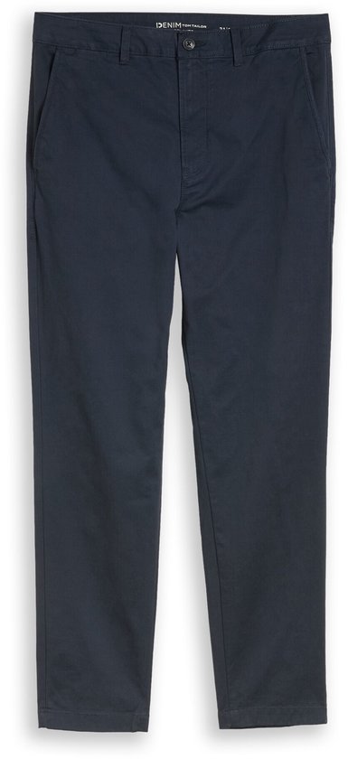Marineblauwe chino met knoopsluiting en riemlussen, bovenaan voorzien van het label 'DENIM TOM TAILOR'.