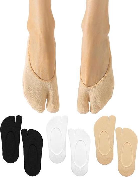 Drie paar onzichtbare tabi-sokken: zwart, wit en beige. Met scheiding voor de grote teen.