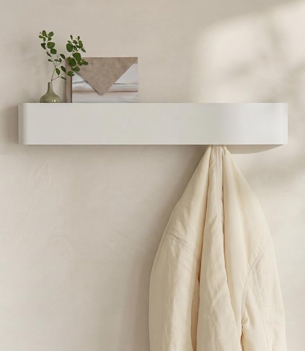 Wandkapstok Tone – witte design kapstok met plank en zes verborgen haken, industrieel metaal, voor hal - Designed in Berlin