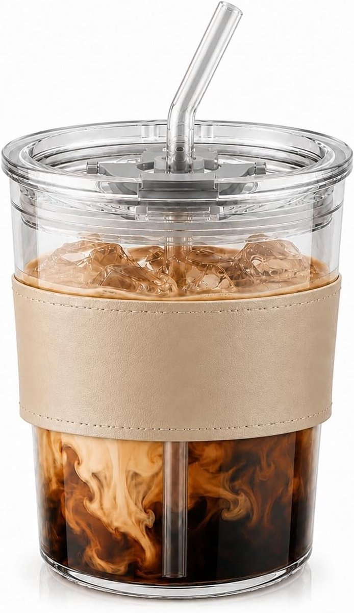 Transparante ijskoffie glazen met deksel en rietje voor de perfecte verfrissing, ideaal voor koude dranken