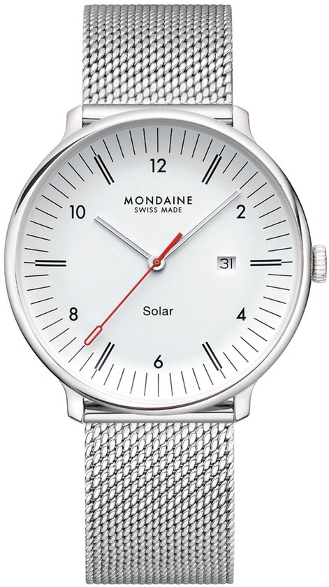 Mondaine horloge met witte wijzerplaat, zilverkleurige Milanese band en rode secondewijzer. "Solar" is zichtbaar.