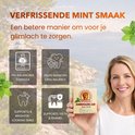 Vrouw met een witte glimlach die een doosje Apollo Remineralizing Gum vasthoudt. Met icoontjes voor 'PH-Balancing Formula', 'Helps Maintain Oral Balance', 'Supports a Brighter-Looking Smile', 'Supports Teeth & Enamel'.