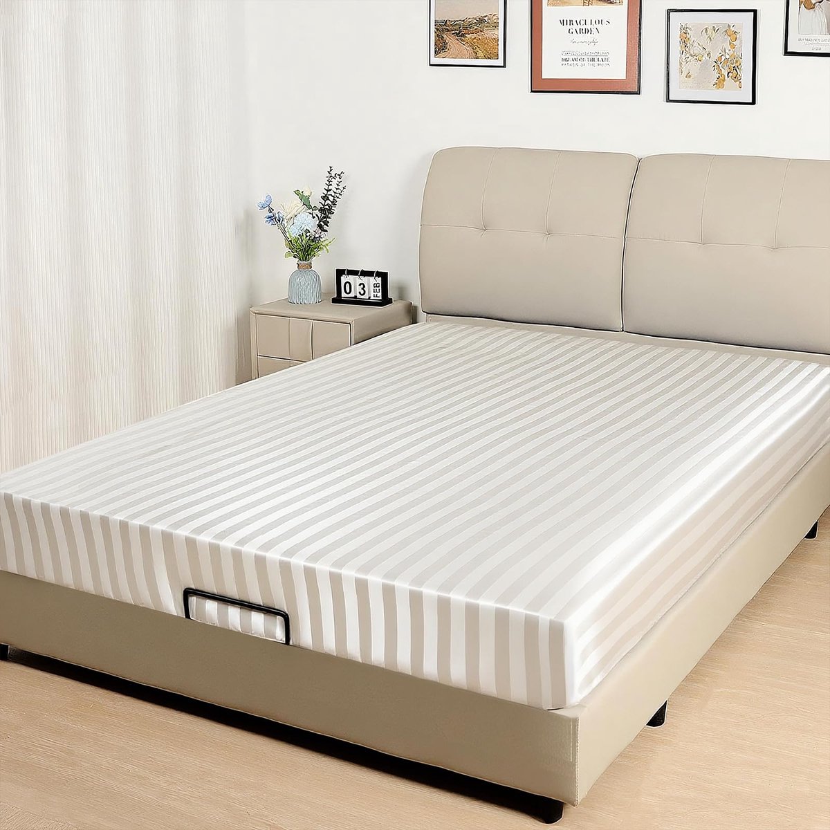 SnelShoppen - Satin Hoeslaken 140x200 cm - Zijdezacht Polyester Satijn Weefsel - 36 cm Diepe Zakken met Elastieke Hoekbanden - Wit met Strepen voor Co