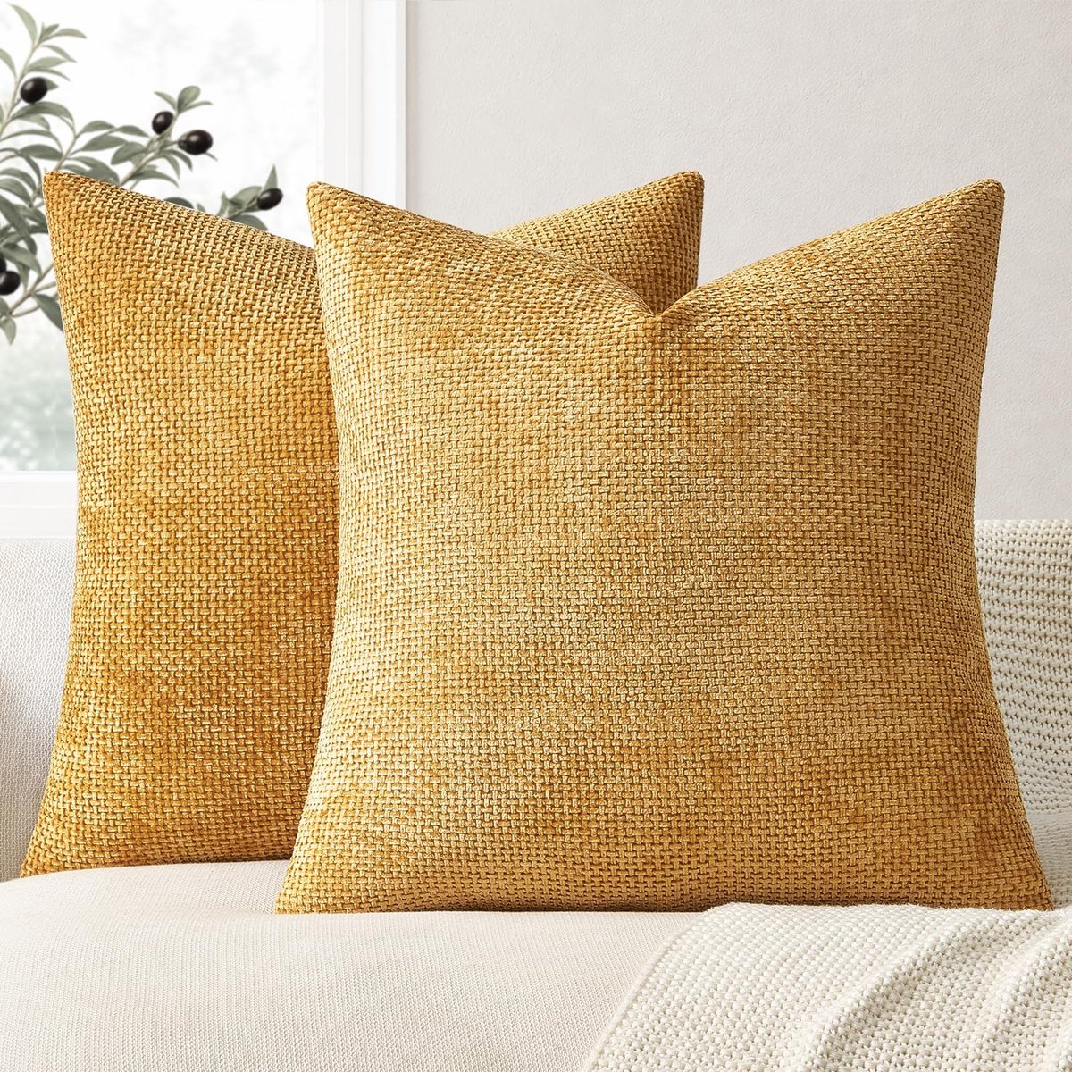 Omgoods - Set van 2 Kussenhoezen 45 x 45 cm Geel Chenille