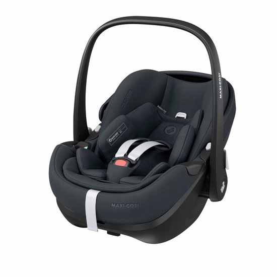 Maxi-Cosi Pebble 360 Pro autostoeltje in grafietgrijs, met 5-punts gordels.