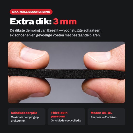 Dun zwart schuimmateriaal, 3 mm dik, vastgehouden tussen duim en wijsvinger.