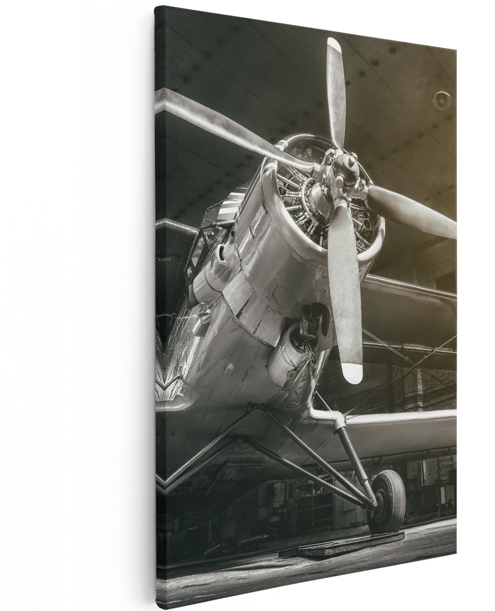 Artaza Canvas Schilderij Oud Vliegtuig In Een Hangar - Zwart Wit - 120x180 cm - Groot - Wanddecoratie Woonkamer - Schilderijen - Muurdecoratie