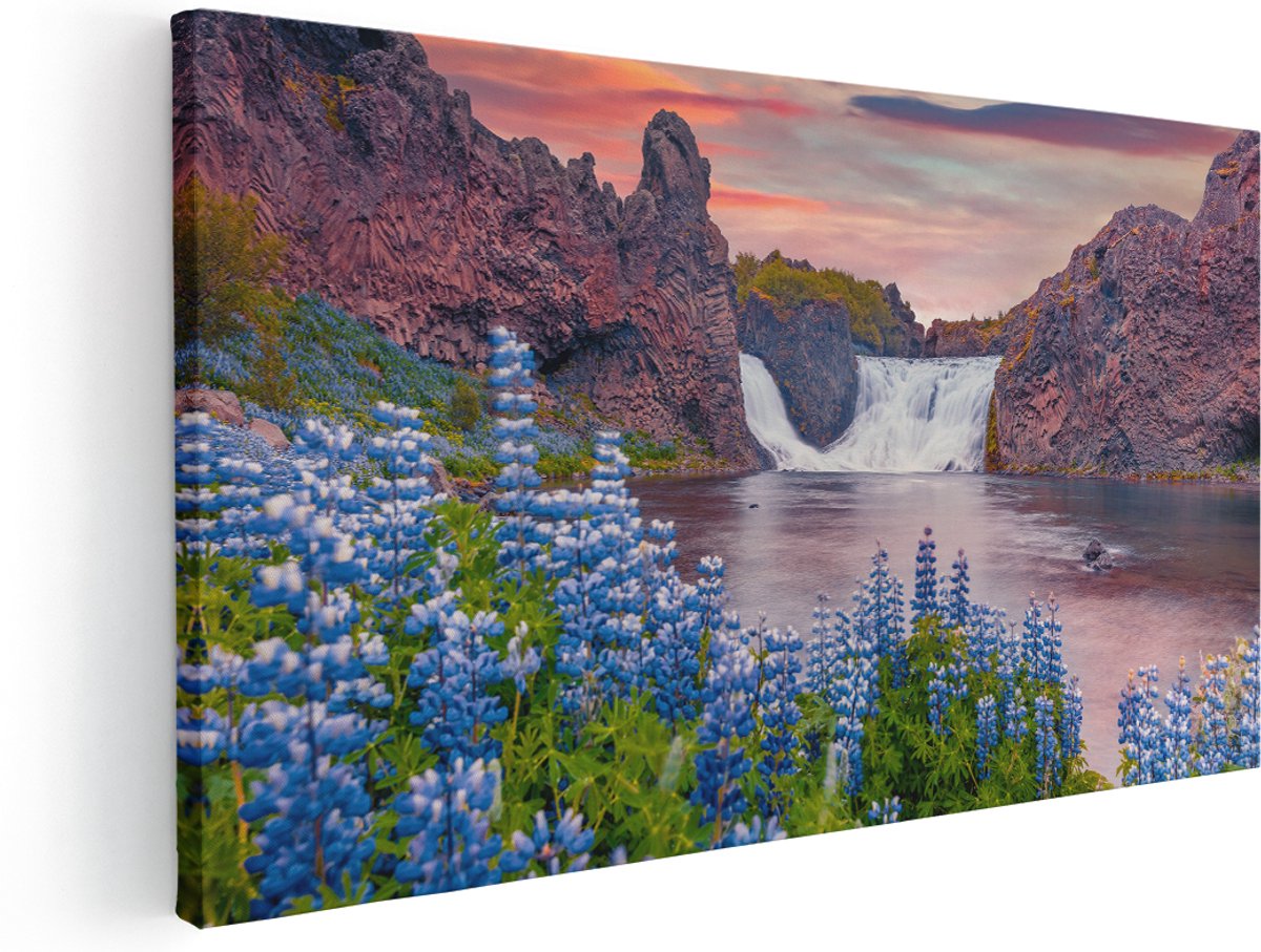 Artaza Canvas Schilderij Waterval Met Blauwe Lupine Bloemen - 180x90 cm - Groot - Wanddecoratie Woonkamer - Schilderijen - Muurdecoratie