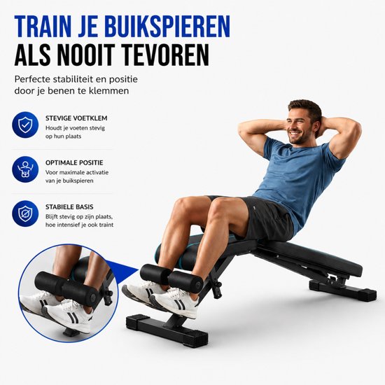 Zwarte verstelbare halterbank met blauwe accenten, getoond met voetklemmen voor buikspieroefeningen.
