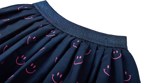 Donkerblauwe rok met plooien en roze smileyprint. De tailleband is glinsterend donkerblauw.