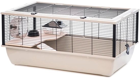 Beige knaagdierkooi met looprad, voerbak, huisje en houten plateau.